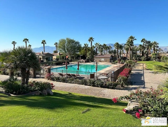 view of swimming pool with a yard