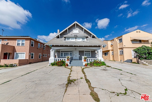 view of front of house featuring a porch