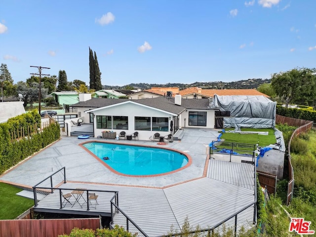 view of swimming pool featuring a patio area and outdoor lounge area