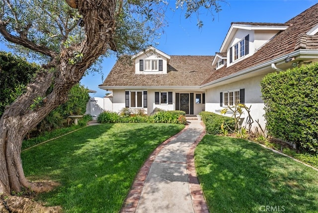 view of front facade with a front yard