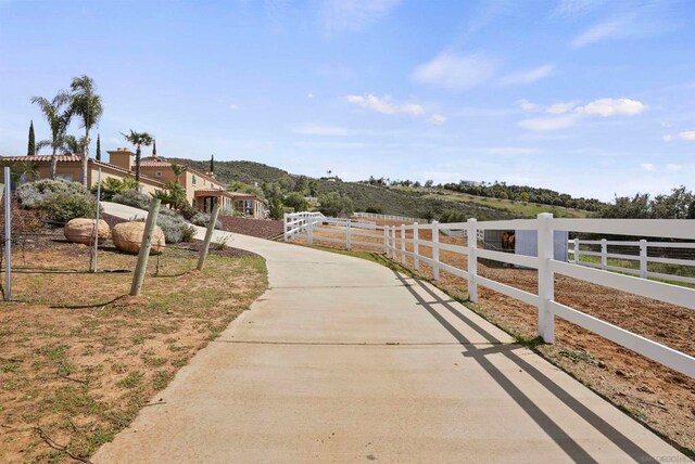 view of yard with a rural view