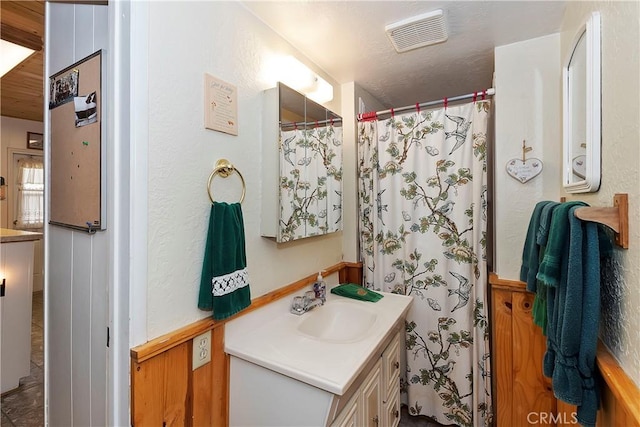 bathroom featuring curtained shower and vanity