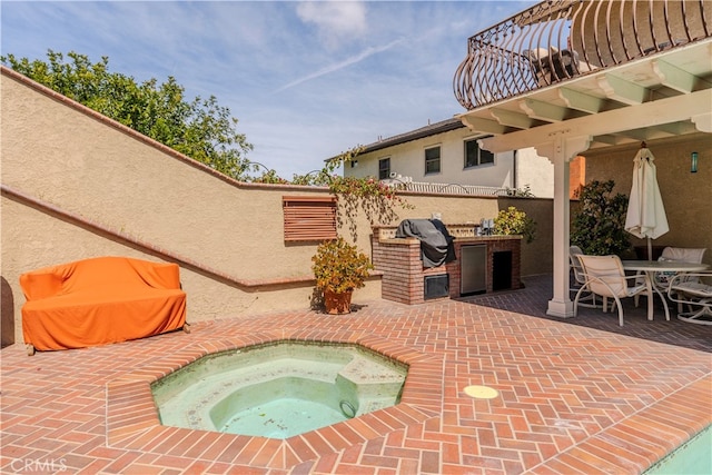 view of pool with an in ground hot tub and a patio area