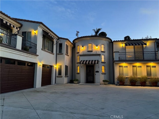 view of front of house with a garage