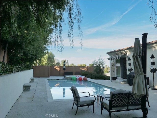 view of swimming pool featuring a patio