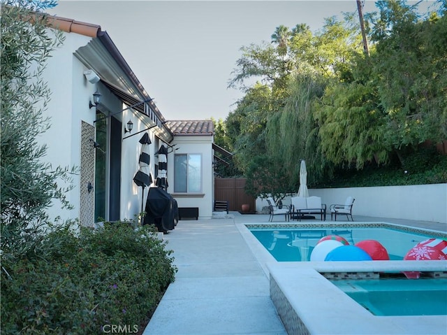 view of swimming pool featuring an outdoor hangout area and a patio area