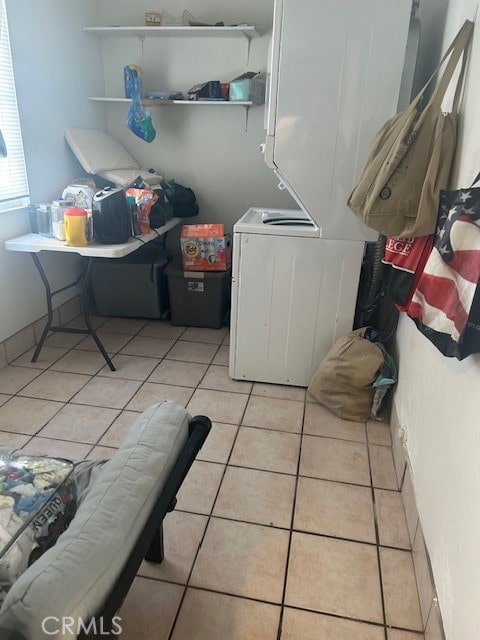 laundry room with washer / clothes dryer and light tile floors