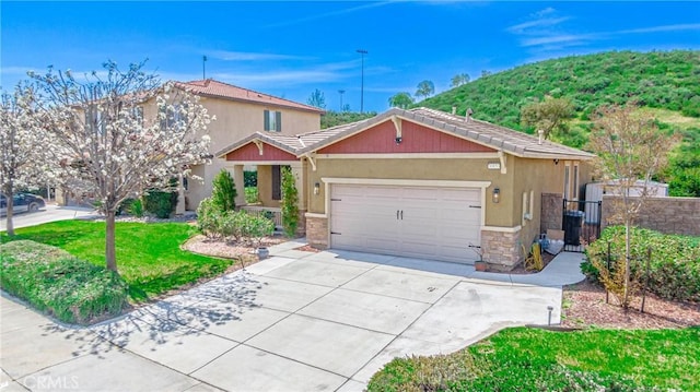 view of front of house with a mountain view, cooling unit, a front yard, and a garage