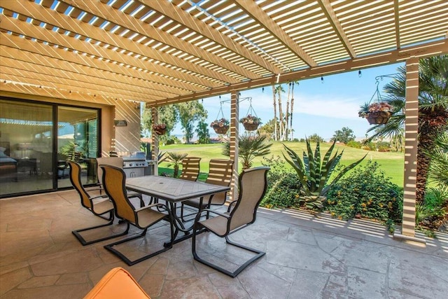 view of patio featuring a pergola