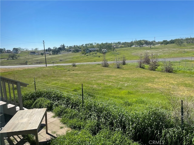 view of yard featuring a rural view