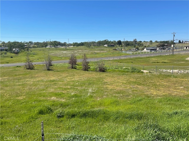 view of yard featuring a rural view