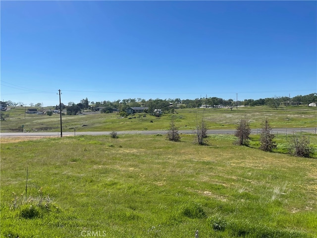 view of yard featuring a rural view