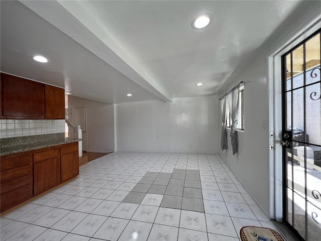 kitchen with decorative backsplash