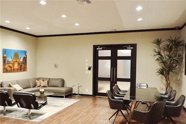 living area with recessed lighting, visible vents, ornamental molding, wood finished floors, and baseboards