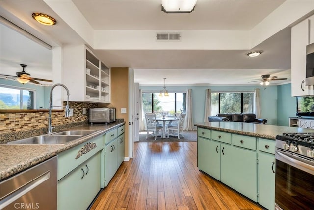 kitchen with ceiling fan, appliances with stainless steel finishes, a sink, and visible vents