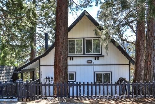 24833 Matterhorn Ct, Crestline, CA 92325 - view of side of property