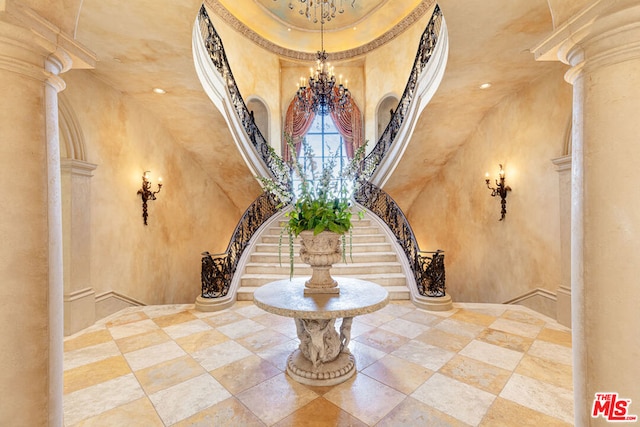 interior details with decorative columns and a notable chandelier