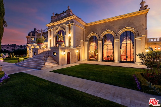 view of front of property with a lawn