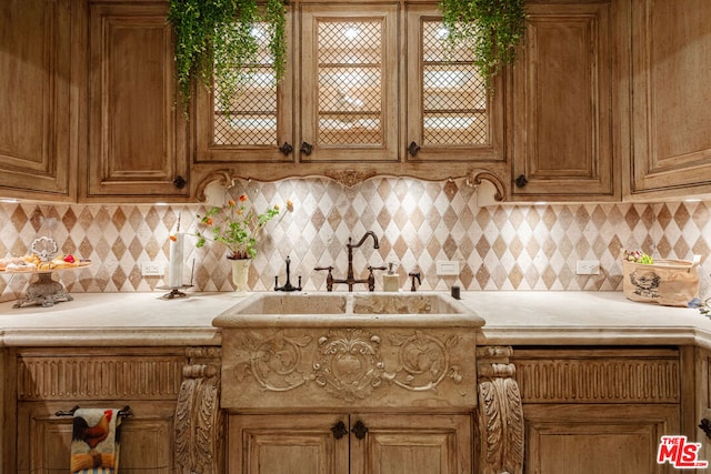 kitchen with decorative backsplash