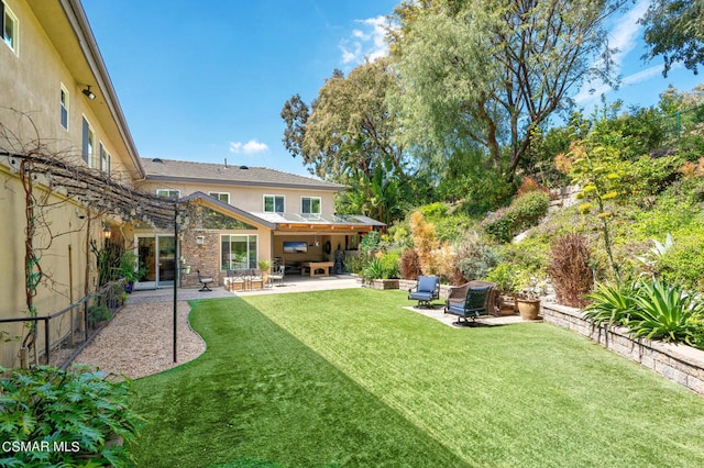 view of yard featuring a patio