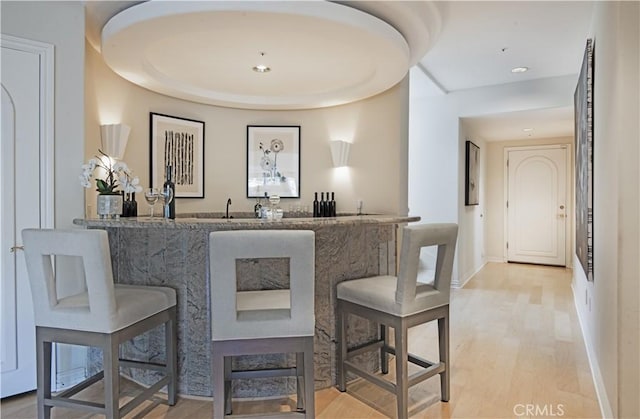 702 Via La Cuesta, Palos Verdes Estates, CA 90274 - indoor wet bar with wood finished floors and baseboards