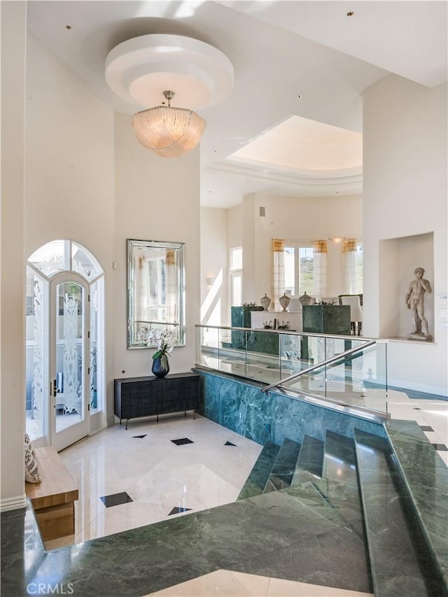 702 Via La Cuesta, Palos Verdes Estates, CA 90274 - entryway with baseboards and a towering ceiling