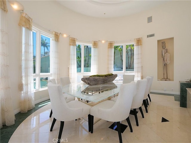 702 Via La Cuesta, Palos Verdes Estates, CA 90274 - dining space with baseboards and plenty of natural light
