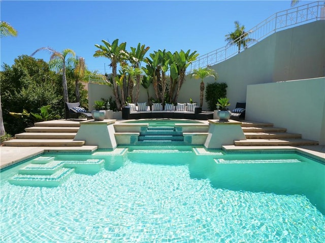 702 Via La Cuesta, Palos Verdes Estates, CA 90274 - view of swimming pool featuring a pool with connected hot tub