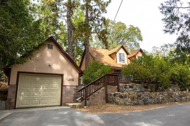 view of front facade featuring a garage