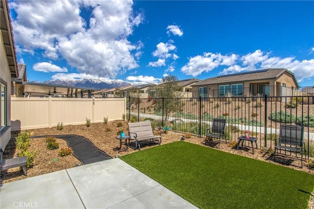 view of yard with a mountain view