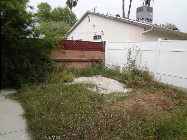 view of yard featuring central AC unit