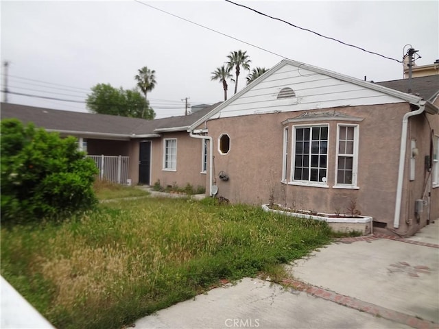 view of front of house featuring a patio