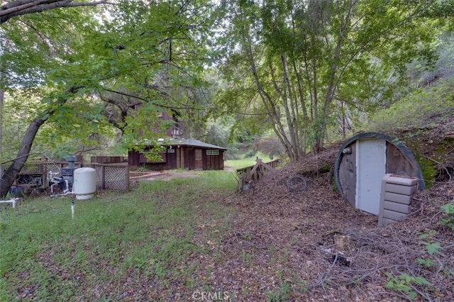 view of yard featuring a storage shed and an outdoor structure