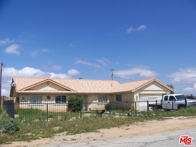 view of front of property featuring a garage