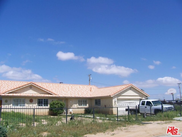 view of front of house featuring a garage