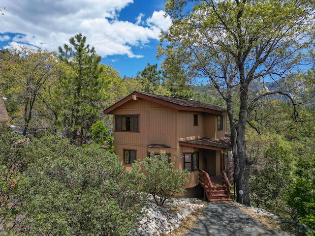 view of front of property