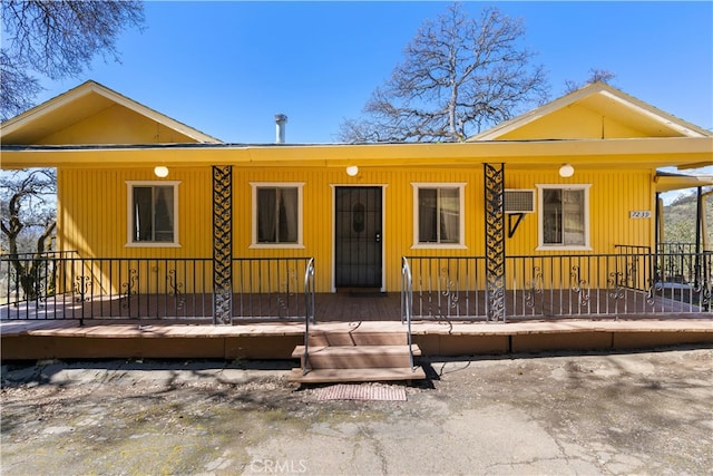 view of front of property featuring a porch