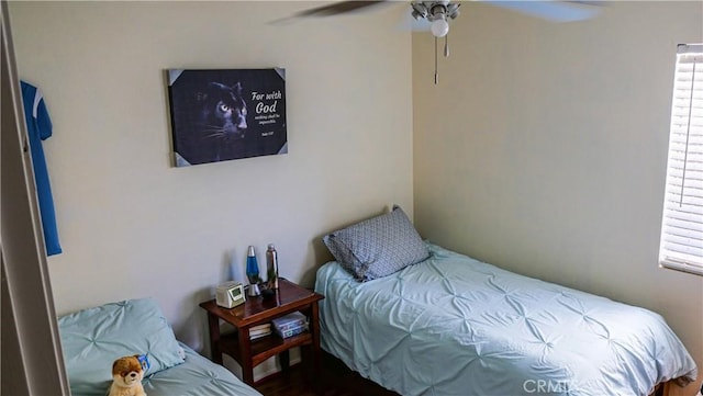 bedroom with ceiling fan