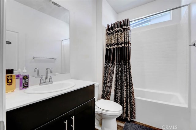 full bathroom featuring toilet, shower / bath combo with shower curtain, and vanity