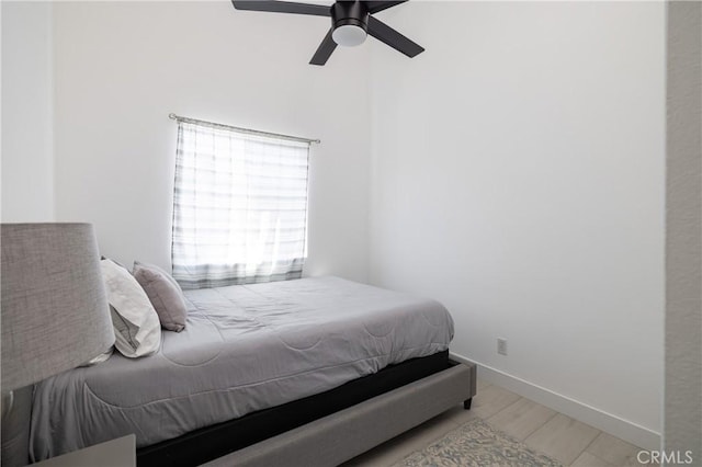 bedroom with ceiling fan