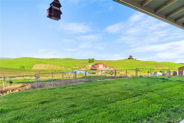 view of yard featuring a rural view