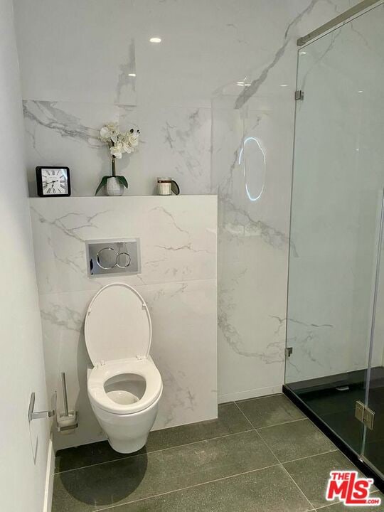 bathroom with vanity, a shower with shower door, and toilet