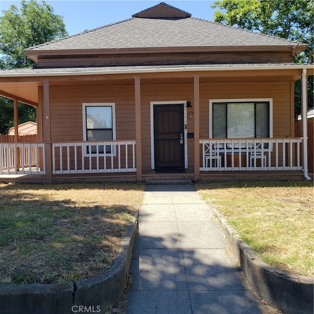 view of front facade with a porch and a front yard