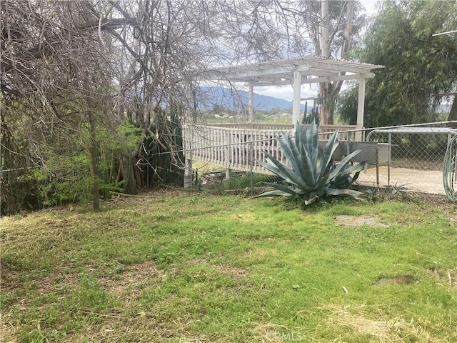 view of yard with a pergola