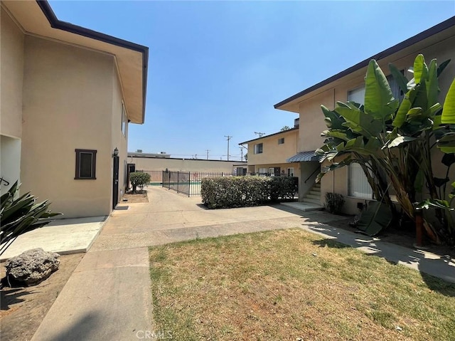 view of yard featuring a patio