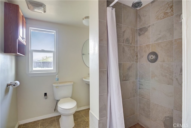 bathroom featuring tile patterned floors, a shower with curtain, and toilet