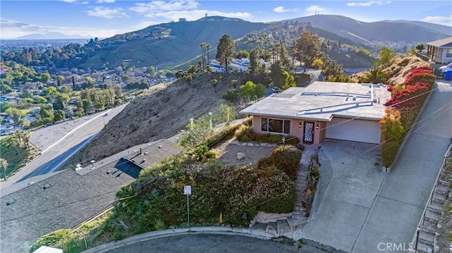 drone / aerial view featuring a mountain view