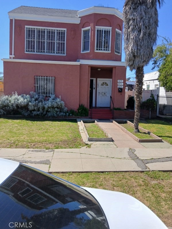 view of front of property with a front lawn