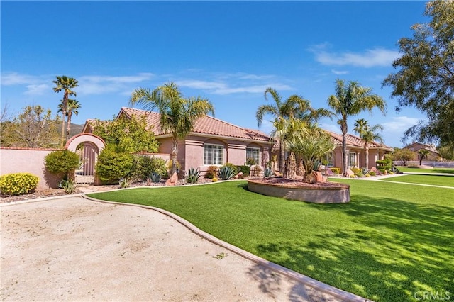 view of front of home featuring a front lawn