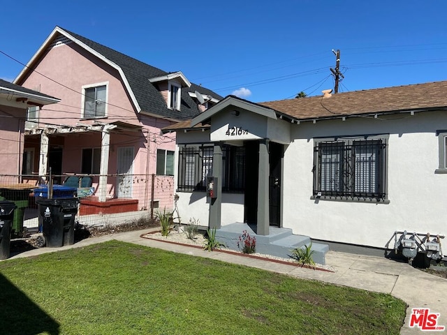 exterior space featuring a lawn